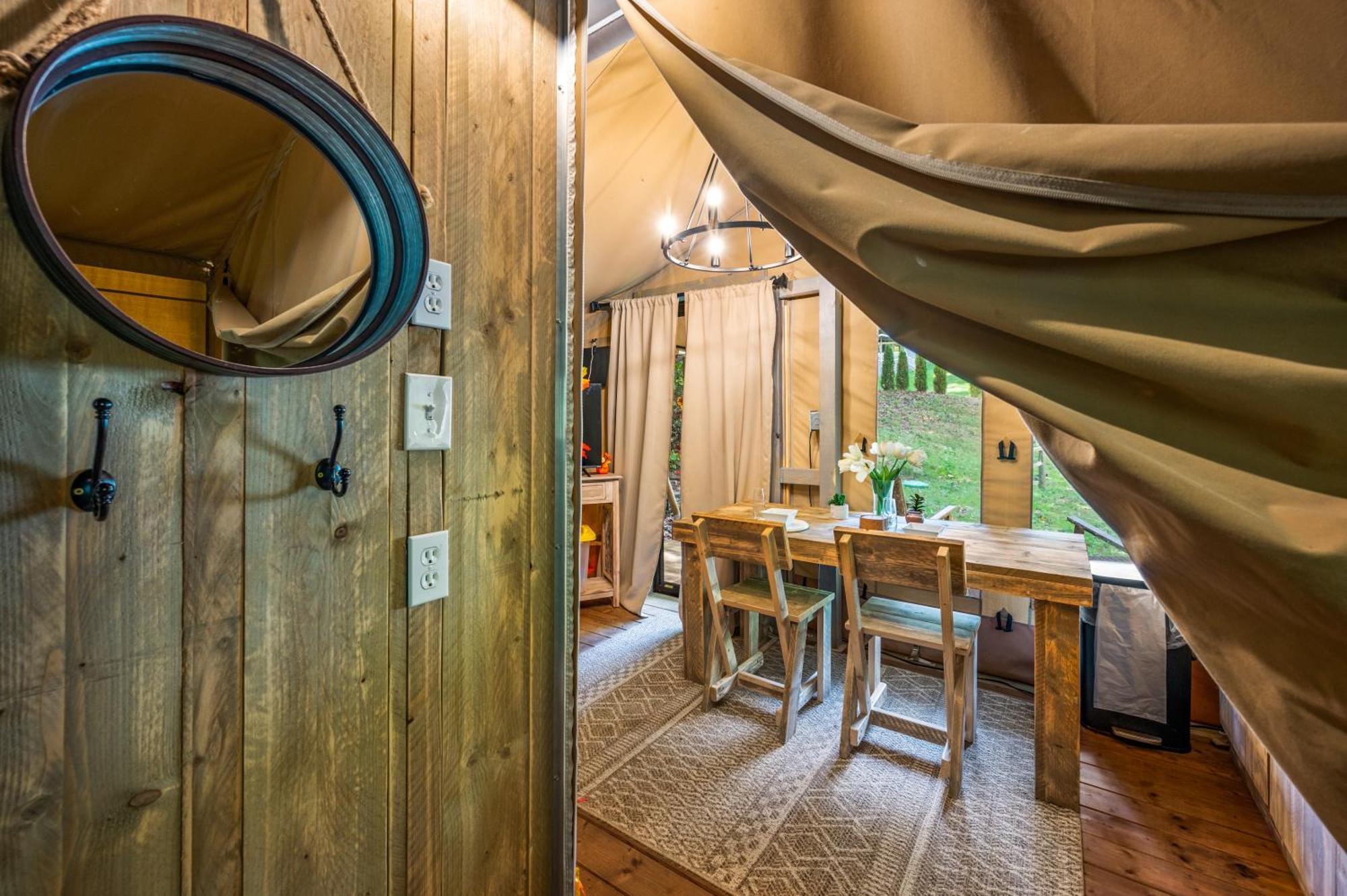 Firefly Season Glamping Hotel Sevierville Exterior foto